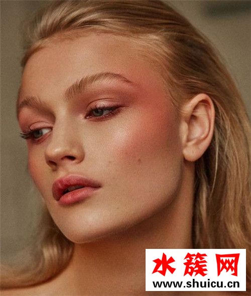 2019流行色珊瑚橙妝容 打造親切自然的好氣色 2019流行色珊瑚橙妝容 打造親切自然的好氣色