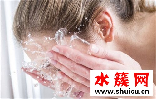 潔面乳和洗面奶的區別 潔面乳和洗面奶有什么區別 潔面乳和洗面奶的區別