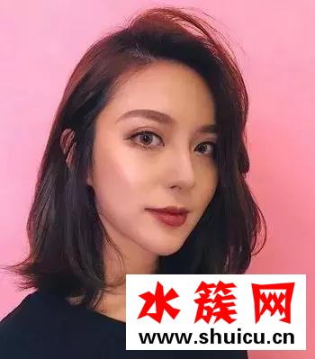 紋理燙短發(fā)女圖片