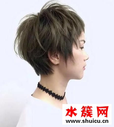 紋理燙短發(fā)女圖片