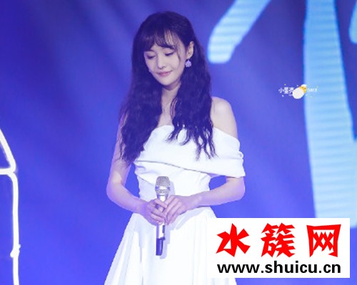 鄭爽穿校服再現(xiàn)楚雨蕁怎么回事