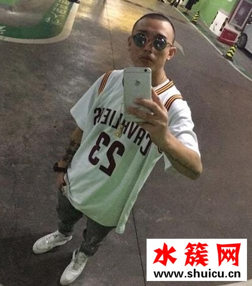 中國有嘻哈gai爺火鍋底料mp3在線試聽 gai爺火鍋底料mp3完整下載 老子吃火鍋你吃火鍋底料是什么歌