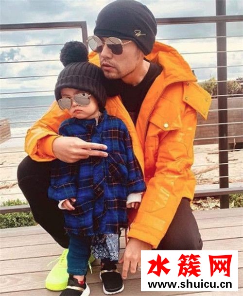 周杰倫與兒子散步怎么回事 周杰倫兒子曝光 周杰倫與兒子散步