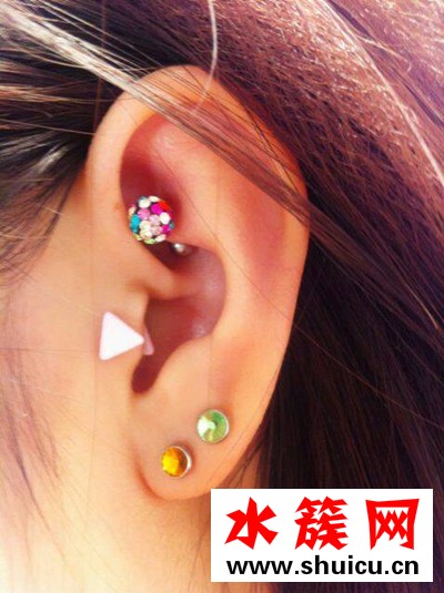 女生多大打耳洞最好