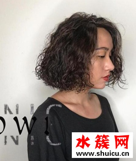 大臉適合什么長度的短發(fā) 春夏流行顯臉小短卷發(fā)圖片 大臉適合什么長度的短發(fā)