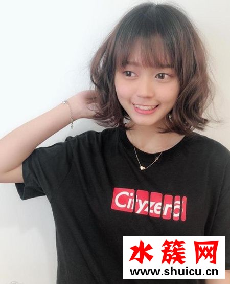 大臉適合什么長度的短發(fā) 春夏流行顯臉小短卷發(fā)圖片 大臉適合什么長度的短發(fā)