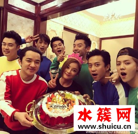 袁姍姍生日曬照 跑男團齊聚獨缺胖迪 迪麗熱巴被冷落? 袁姍姍生日曬照 跑男團齊聚獨缺胖迪 迪麗熱巴被冷落? 奔跑吧2017