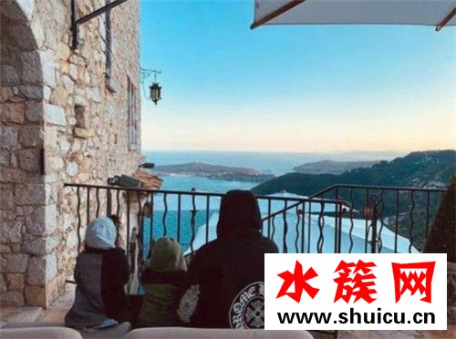 周杰倫曝童顏照 這到底是個什么梗? 周杰倫曝童顏照