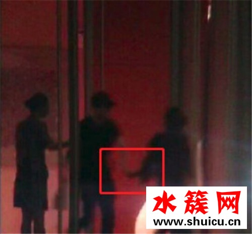 馮紹峰接機趙麗穎 甜蜜牽手力破離婚傳聞 馮紹峰接機趙麗穎