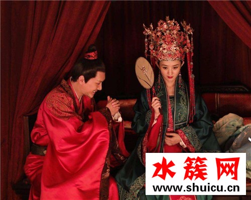 馮紹峰接機趙麗穎 甜蜜牽手力破離婚傳聞 馮紹峰接機趙麗穎