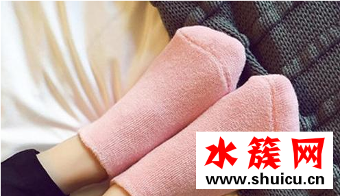 夏天生寶寶要穿襪子嗎 夏天坐月子穿什么襪子 夏天生寶寶要穿襪子嗎?