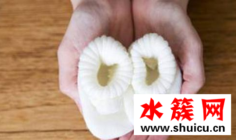 夏天生寶寶要穿襪子嗎 夏天坐月子穿什么襪子 夏天生寶寶要穿襪子嗎?