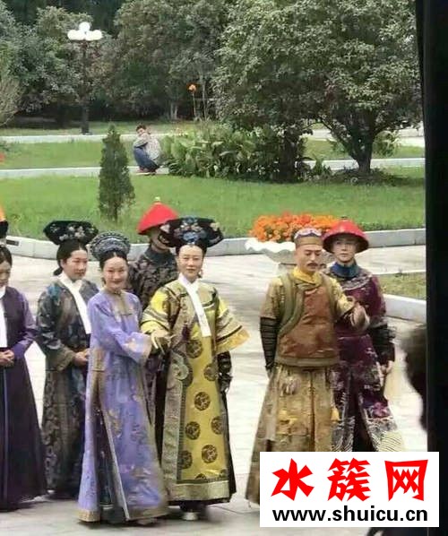 《如懿傳》周迅霍建華片場花絮照曝光 兩人有說有笑 《如懿傳》周迅霍建華片場花絮照曝光 兩人有說有笑 如懿傳花絮照