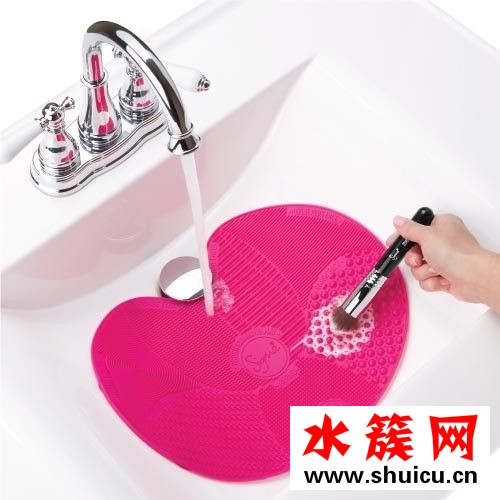 清洗化妝刷常見的5大誤區(qū) 你真的洗對了嗎? 清洗化妝刷常見的5大誤區(qū) 你真的洗對了嗎?