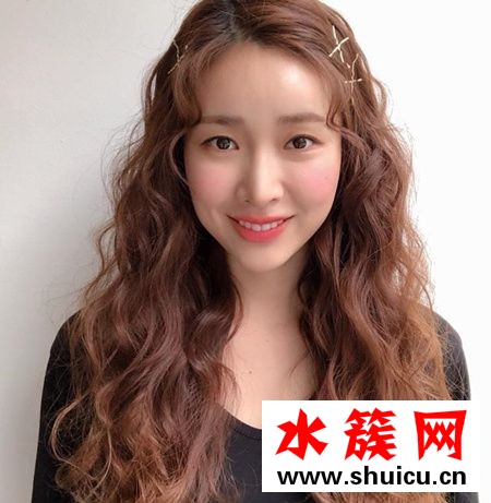 韓國羊毛卷發(fā)型圖片 羊毛卷發(fā)型中長發(fā) 2018秋冬網(wǎng)紅“羊毛卷”